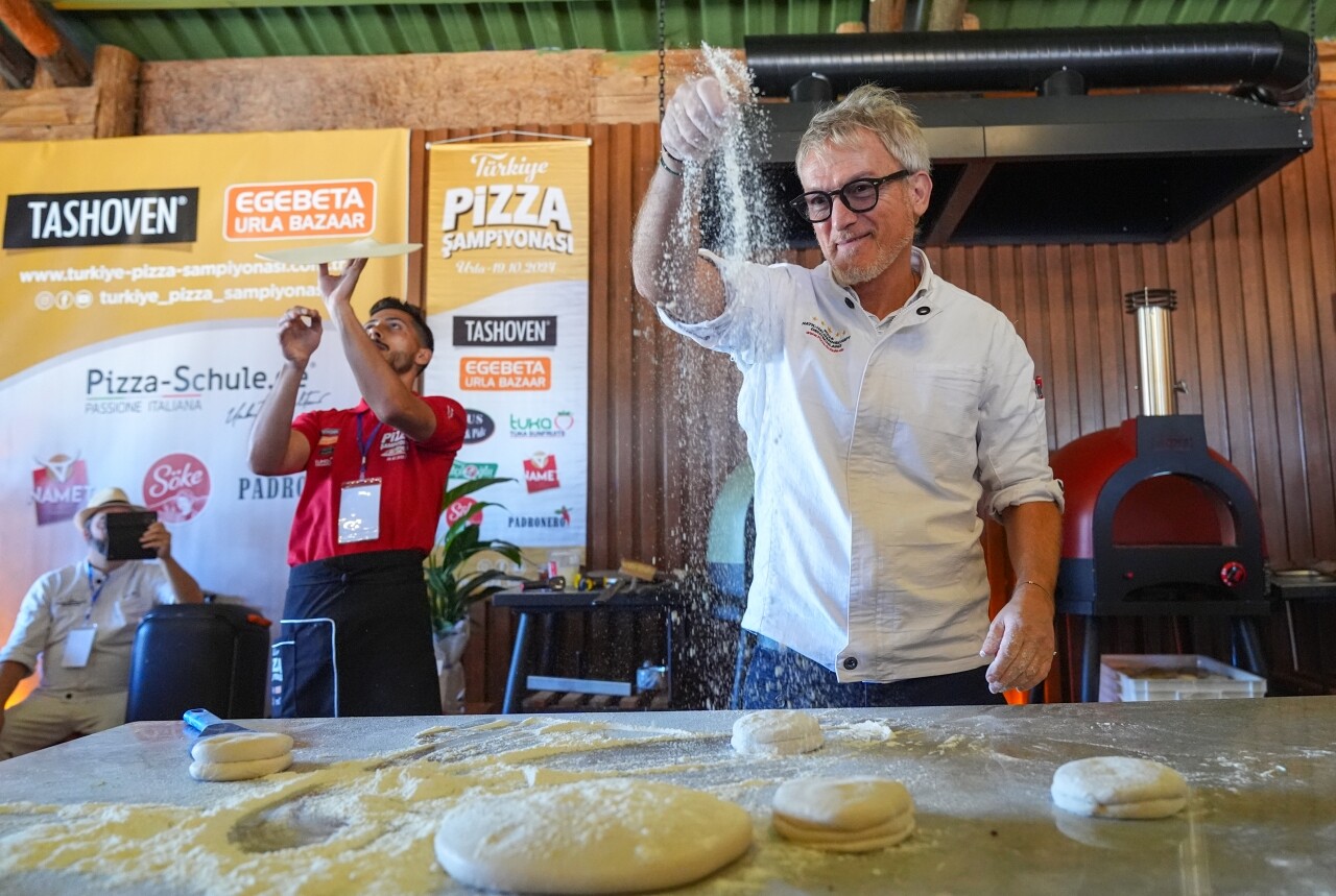 Pizza şefleri İzmir'deki şampiyonada yarıştı