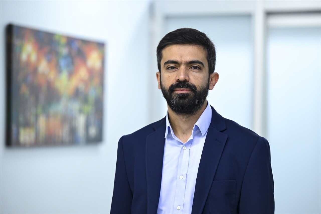 Siber zorbalığa maruz kalan çocuk ve gençlerin davranışında ilk kaygı, stres ve içe kapanma görülüyor