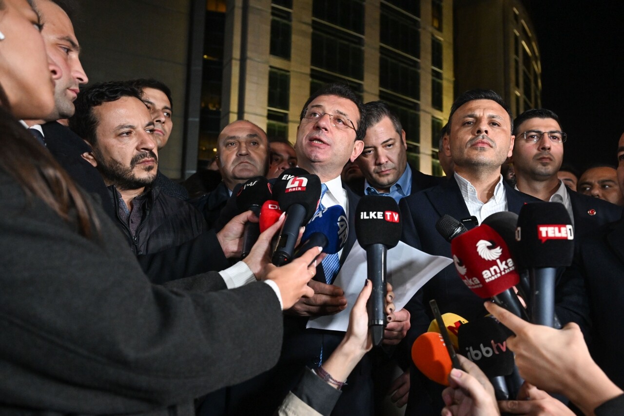 Tutuklanan Özer için Çağlayan Adliyesi önünde eylem