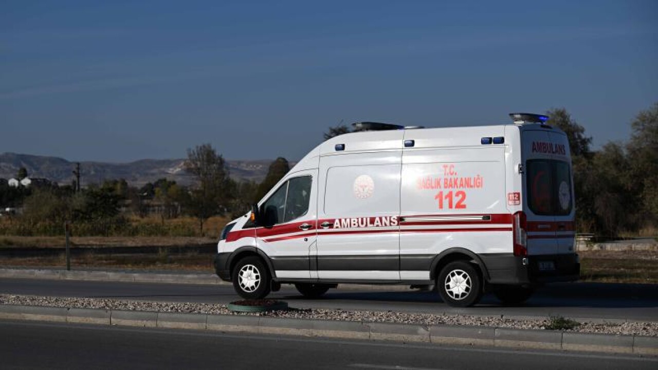 İşçi servisi ve cipin çarpıştığı kazada 8 kişi yaralandı