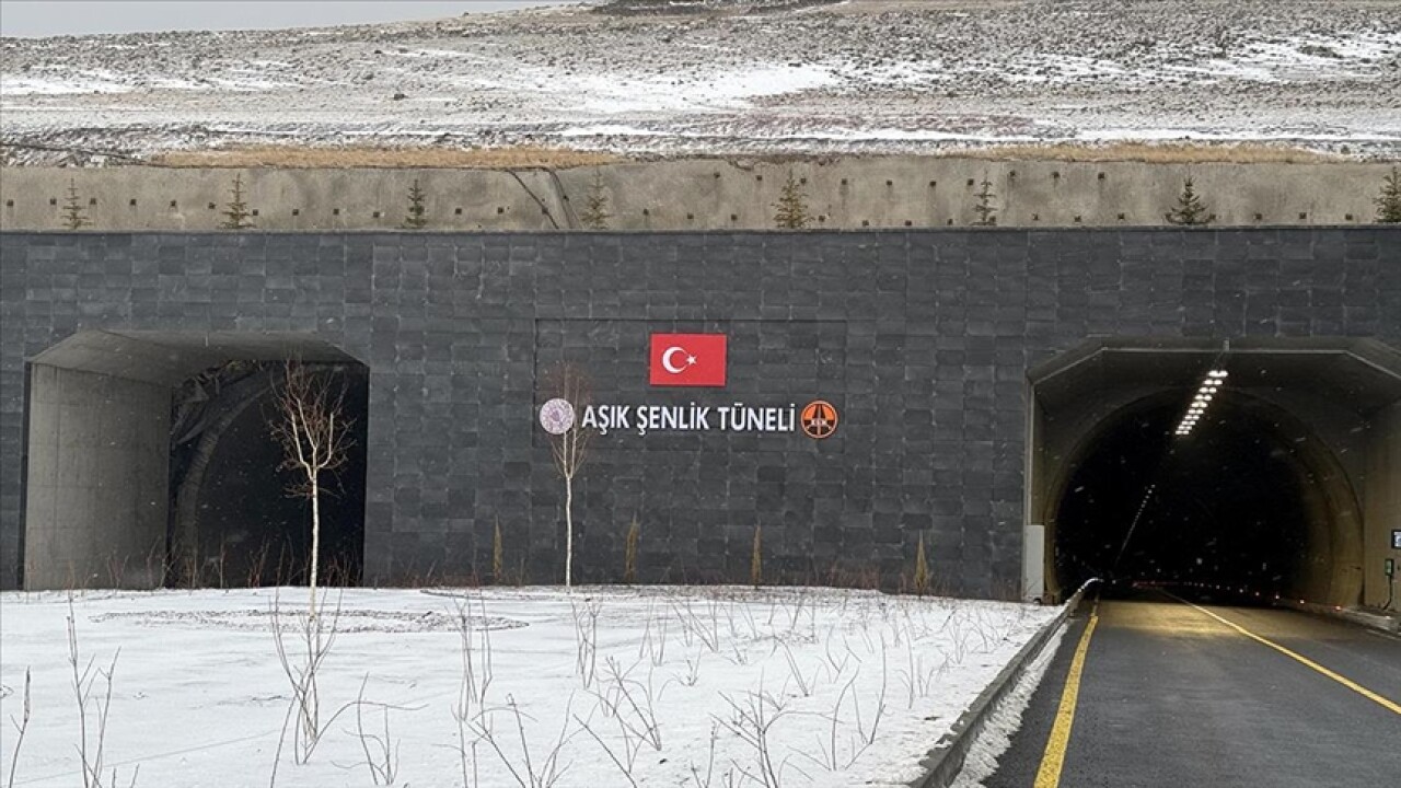 Ardahan'da gümrük kapısına ulaşım Aşık Şenlik Tüneli ile daha konforlu