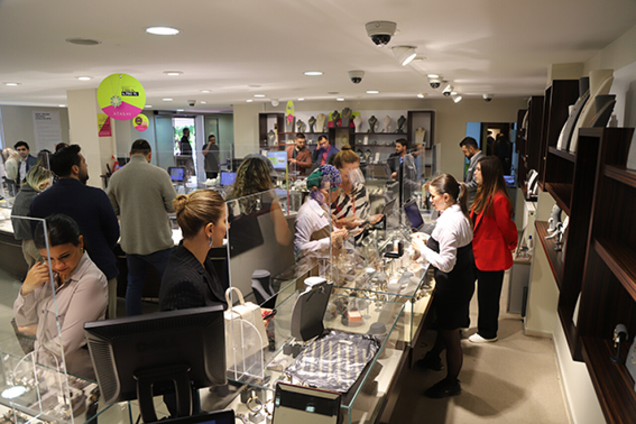 Atasay Altın ve Pırlanta Çadırı ilk günden ziyaretçi akınına uğradı