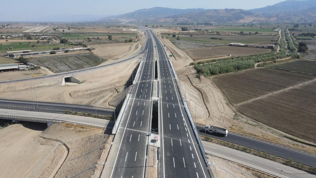 Yapım, bakım ve onarımda olan yollar