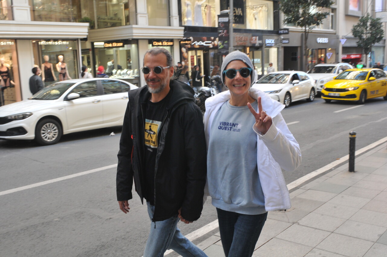 Berna Öztürk sevgilisiyle el ele Nişantaşı'nda