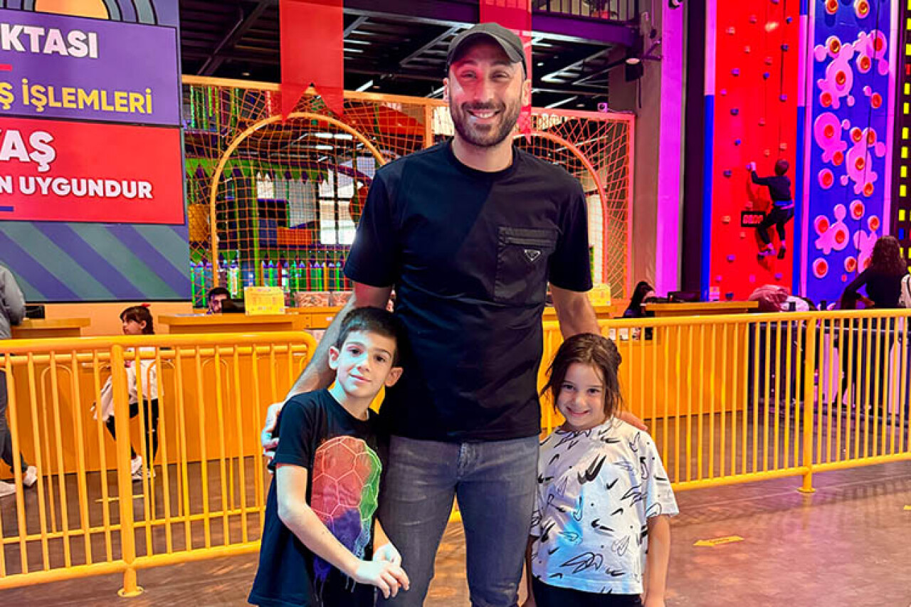 Cenk Tosun çocuklarla bayram eğlencesinde