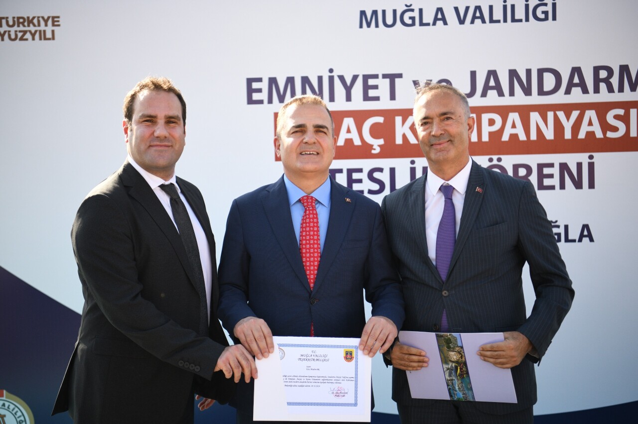 Alptekin Polat'a Bodrum'a katkılarından dolayı plaket