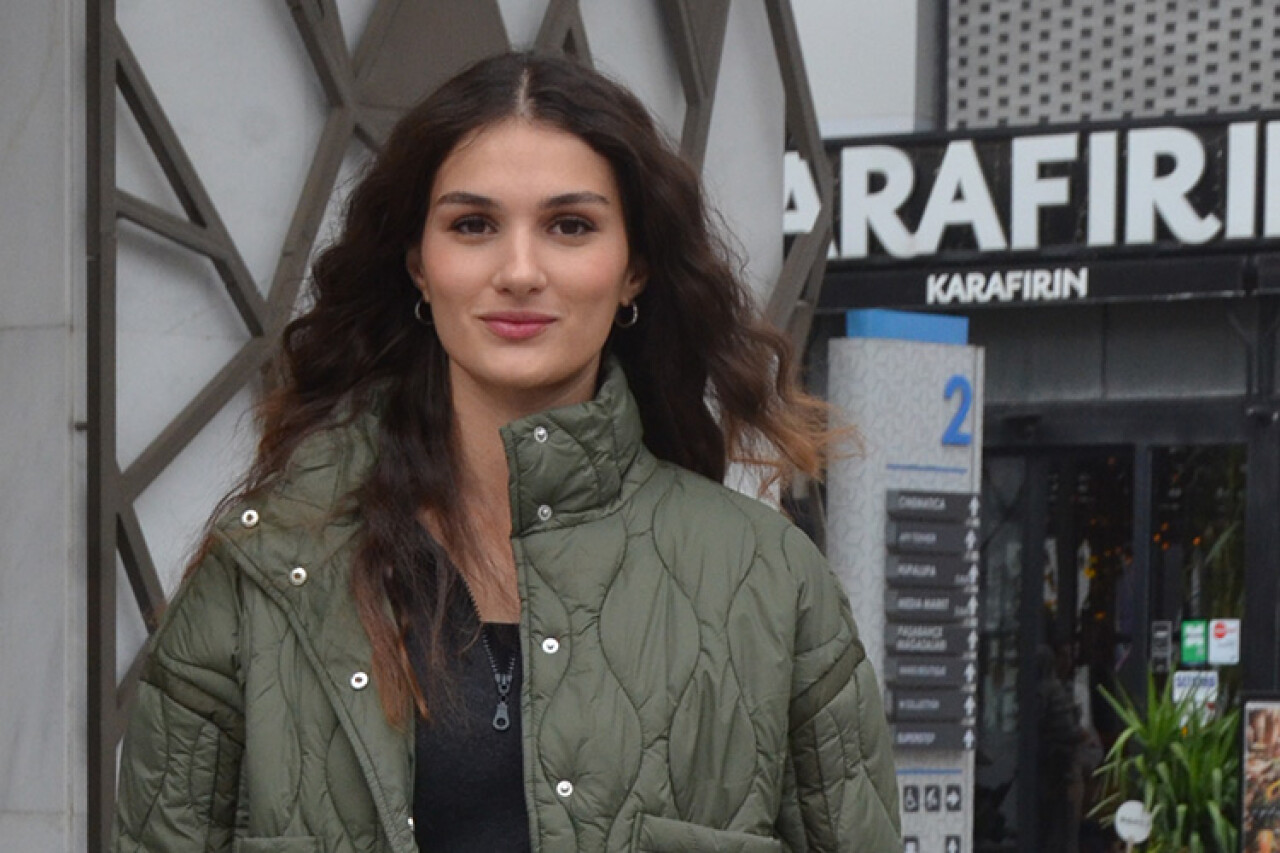 Gizem Güneş set molasında alışverişte