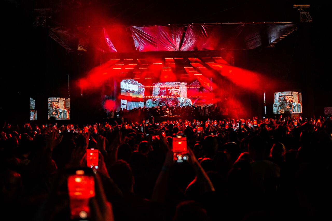 Biletleri tükenen konserde coşku tavan yaptı