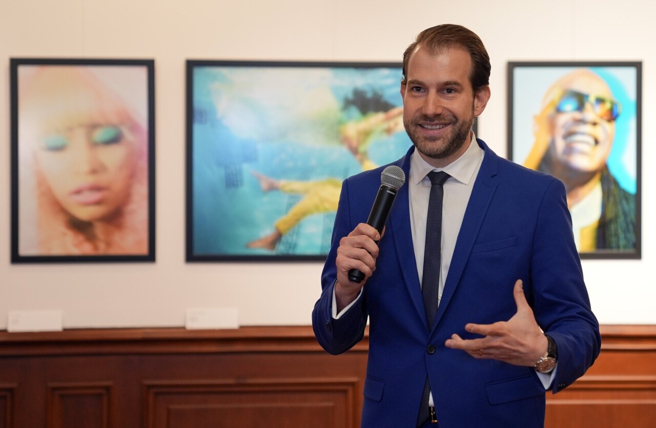 Fotoğraf sanatçısı Pari Dukovic'in, İstanbul'daki sergisinin tarihi uzatıldı
