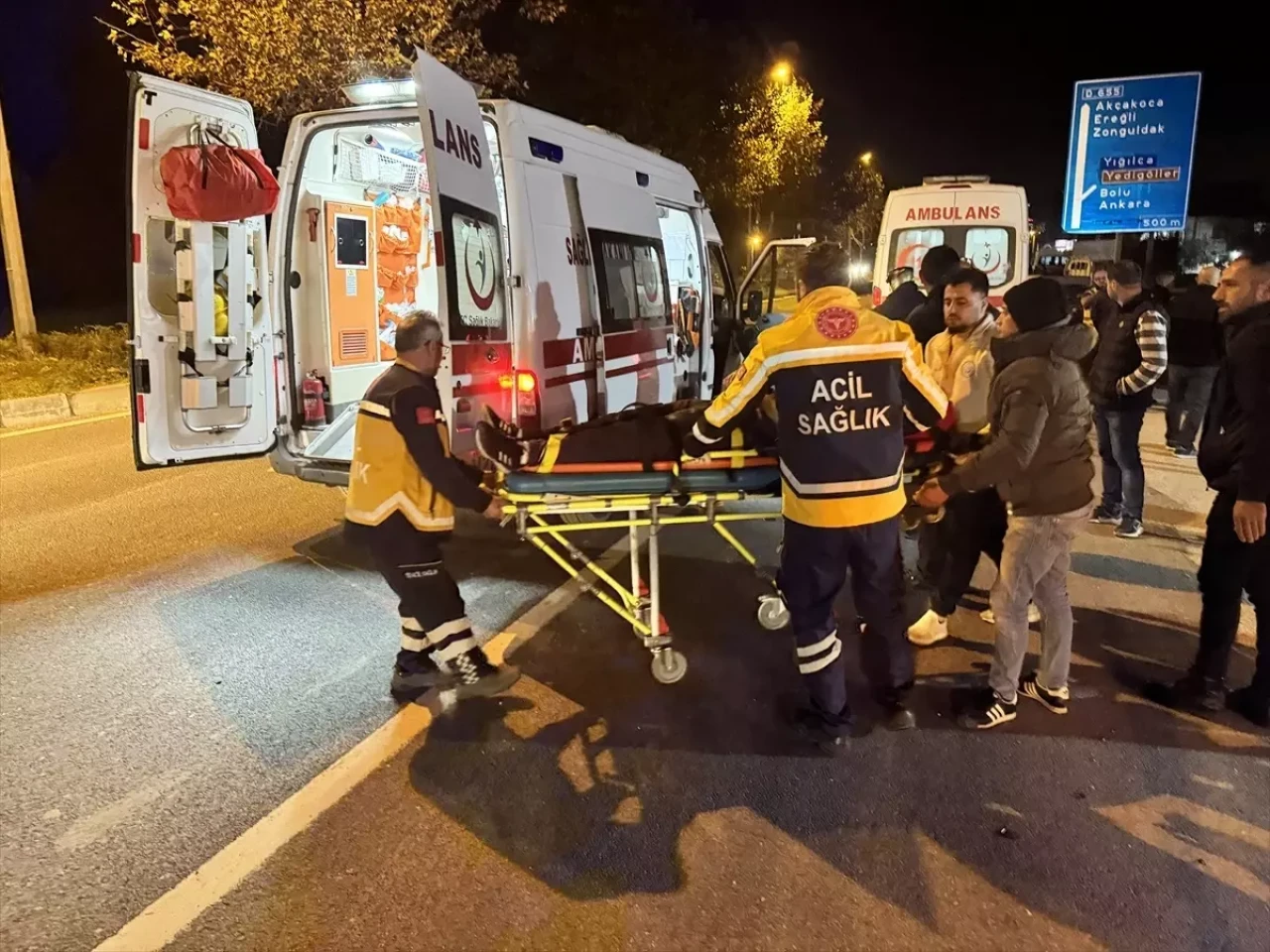 Düzce'de ciple çarpışan motosikletteki 2 kişi yaralandı