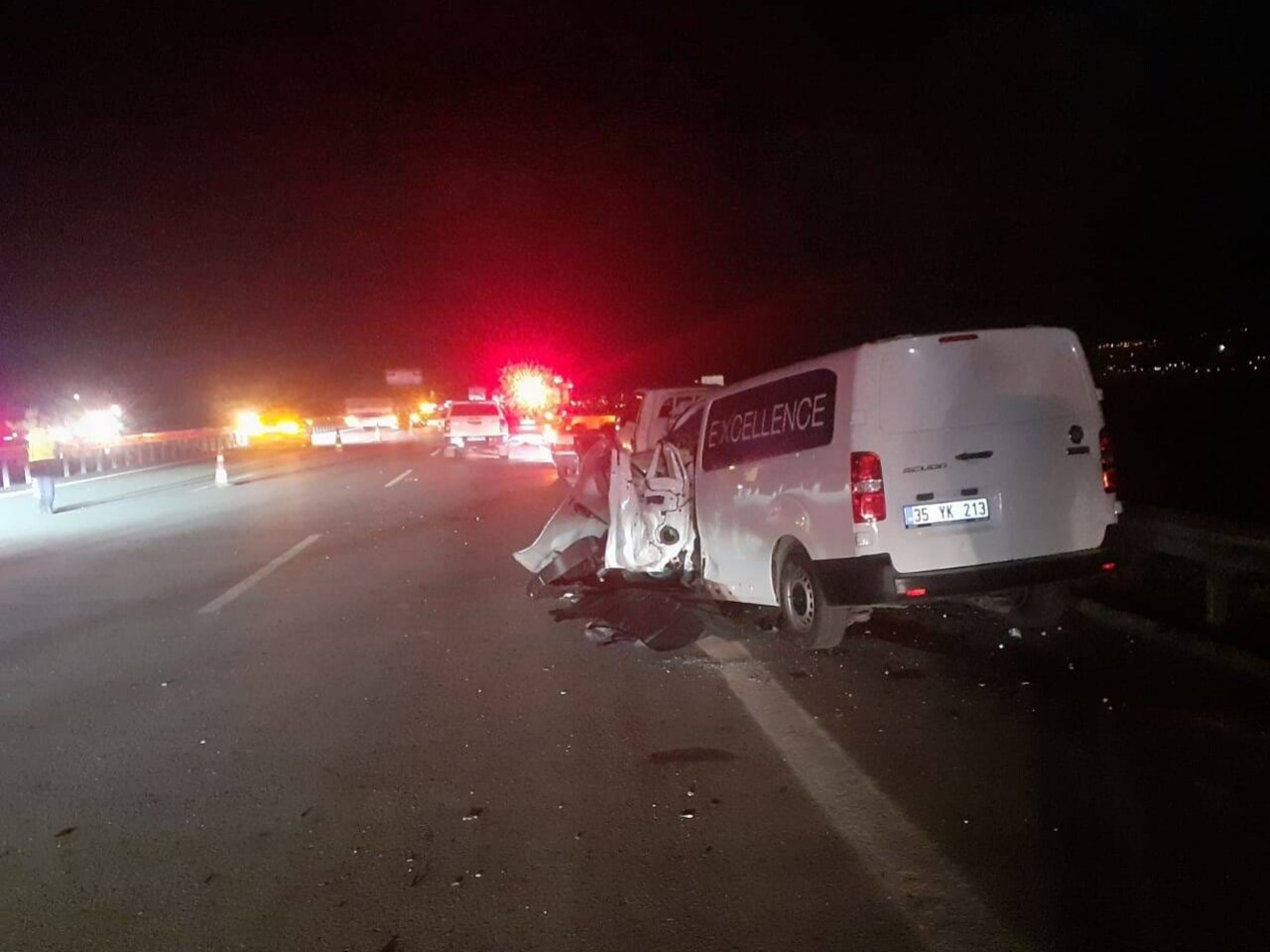 4 otomobil ve bir panelvanın karıştığı kazada 1 kişi öldü, 4 kişi yaralandı