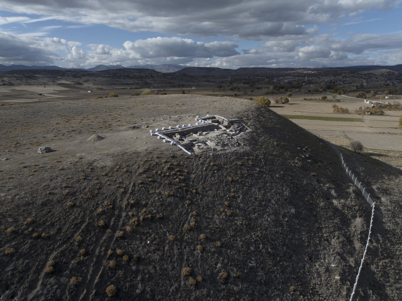 Antik höyükteki Listra Kilisesi gün yüzüne çıkarılıyor