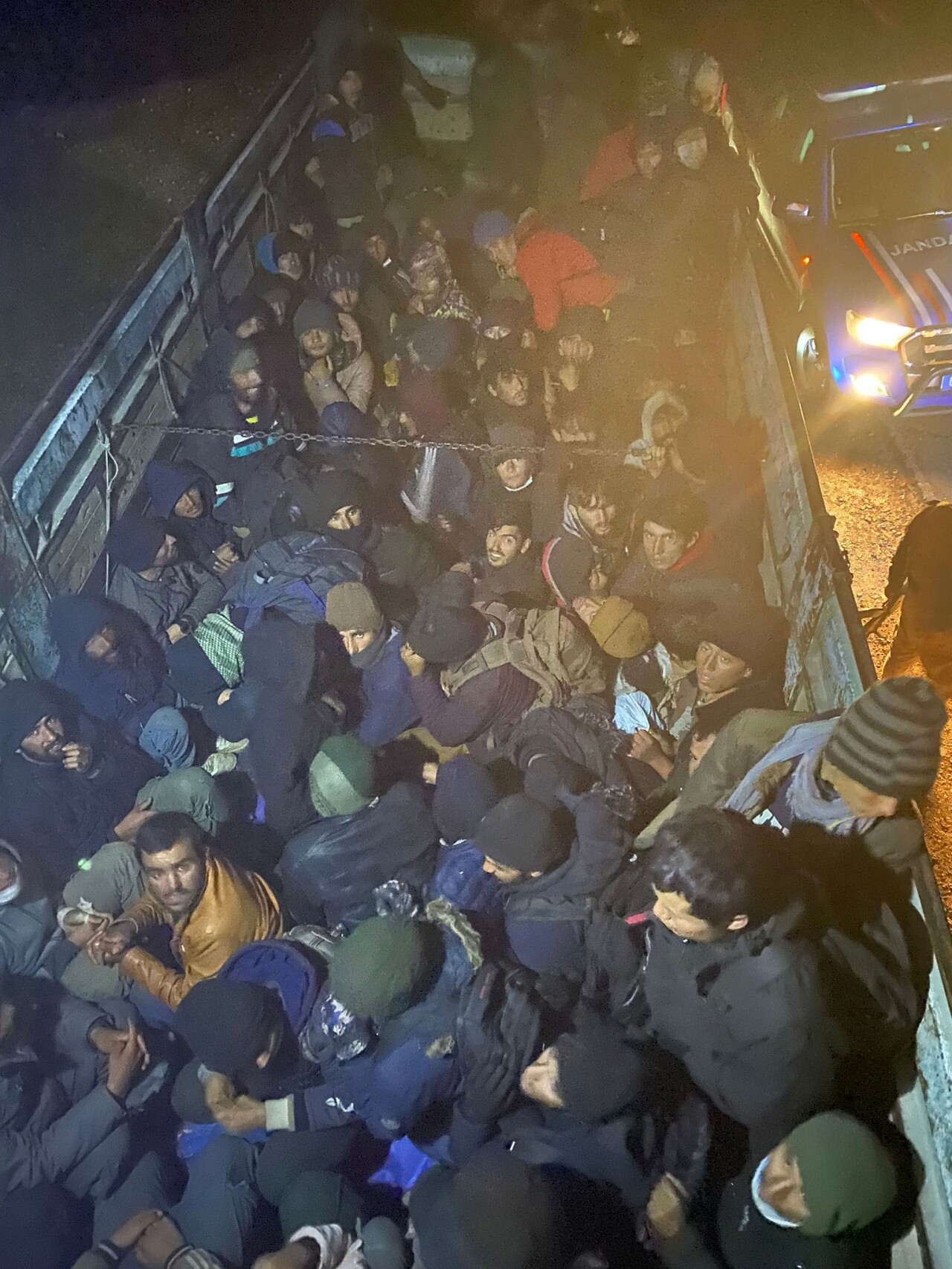 Bitlis'te 108 düzensiz göçmen sınır dışı edildi