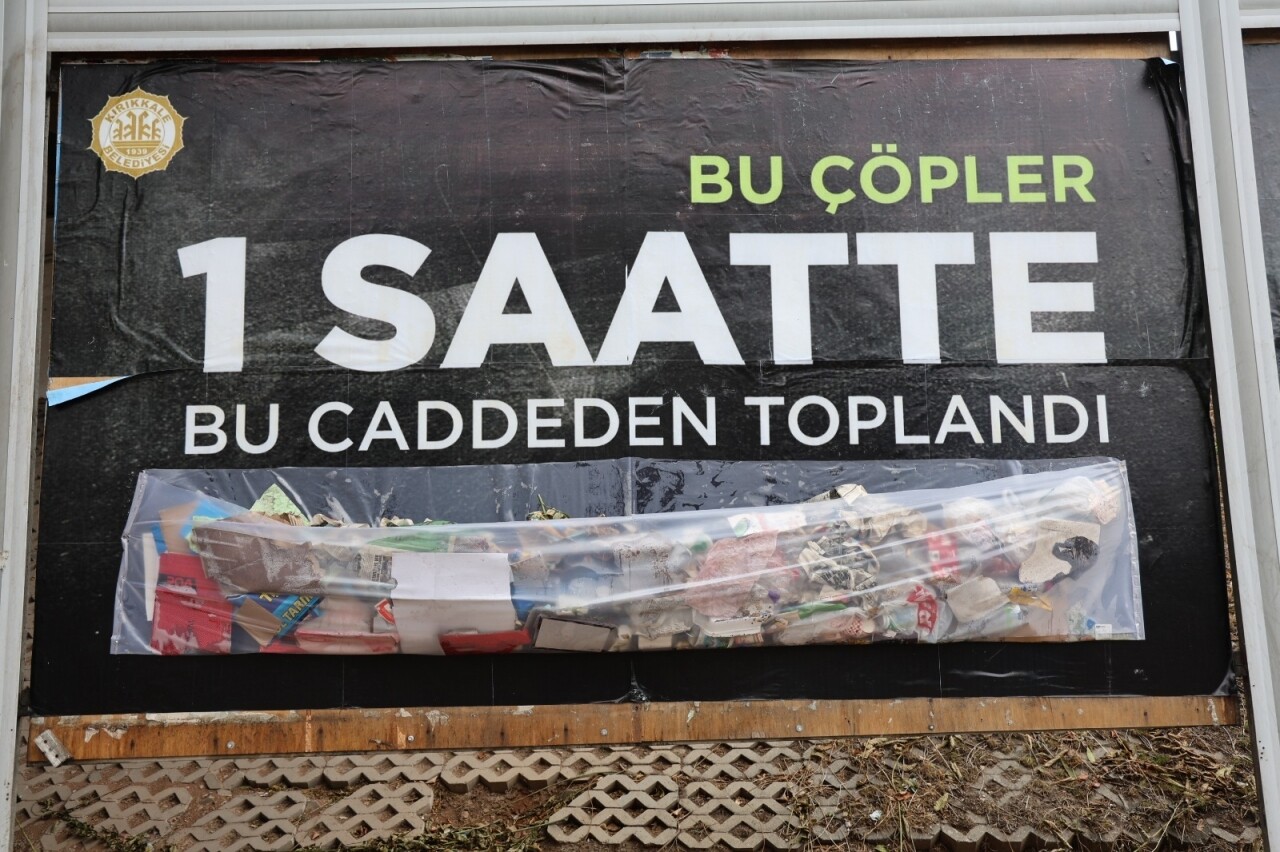 Çöplü bilboard ile çevre temizliği uyarısı