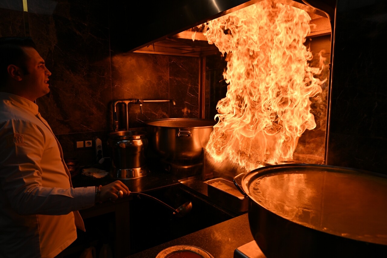 Kış lezzetlerinden beyran ve soğan kebabı damakları tatlandırıyor