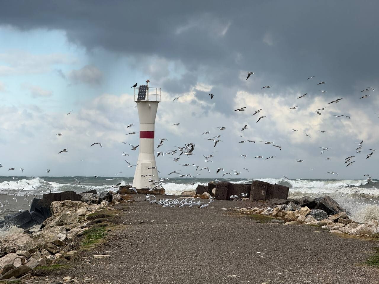 Olumsuz hava şartları nedeniyle balıkçılar denize açılamadı