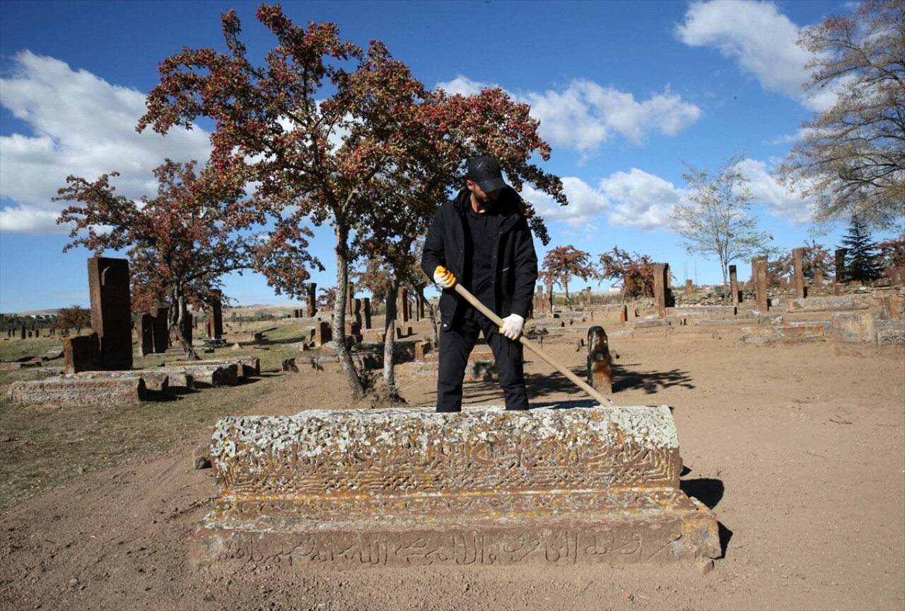 Selçuklu Meydan Mezarlığı'nda 91 mezar kayıt altına alındı