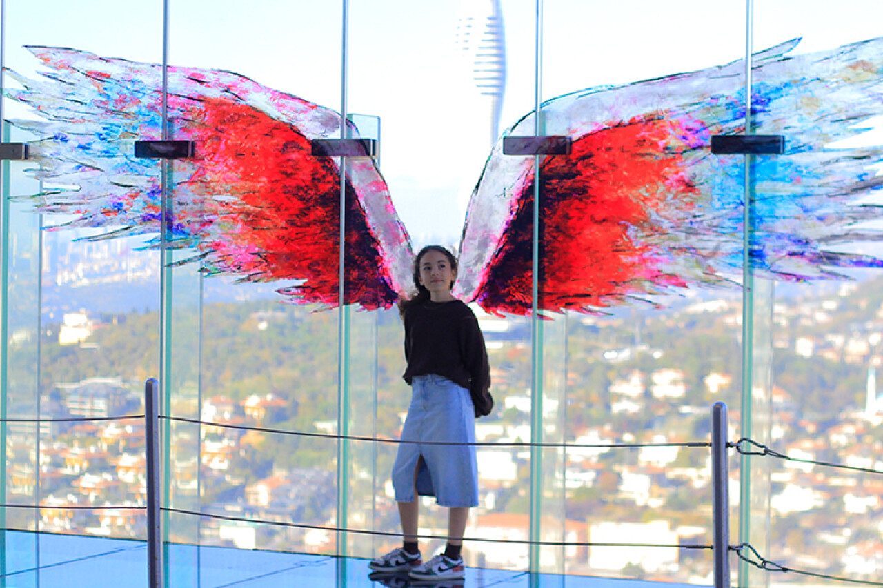 Aylin Akpınar İstanbul'un eşsiz manzarasının tadını çıkarttı