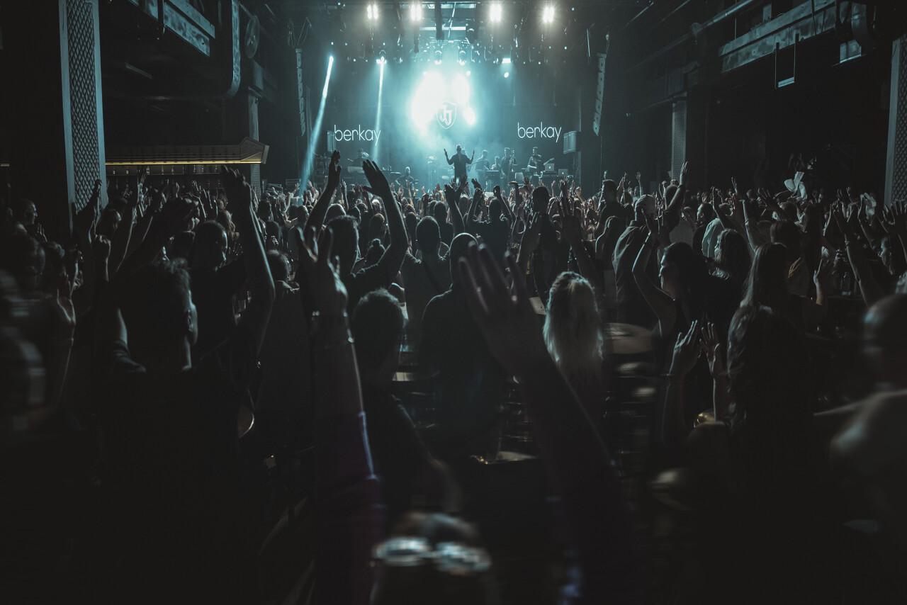 Berkay hem sahnede hem ekranda