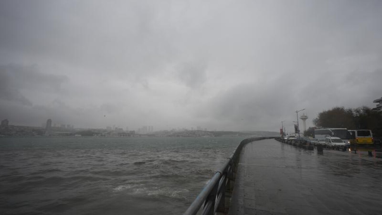 İstanbul'da deniz ulaşımına hava muhalefeti engeli