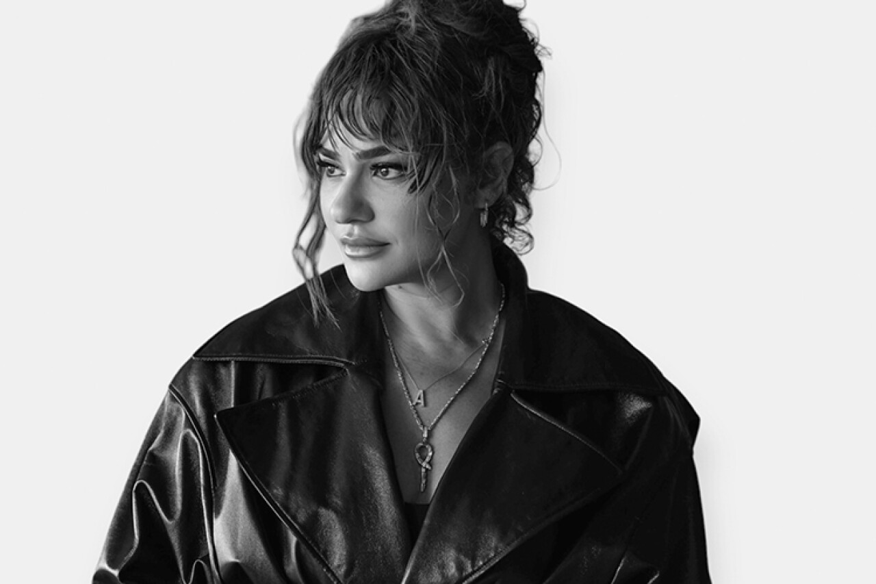 Derya Bedavacı'dan yeni hit geliyor