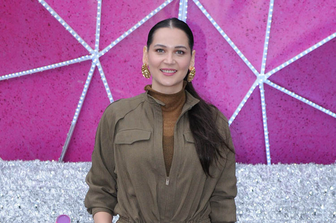 Gülsim Ali'nin alışveriş şıklığı dikkat çekti