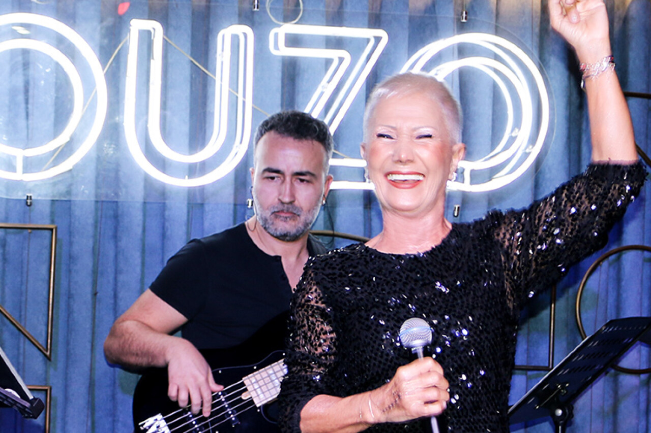 Jale her ay doğum günü kutluyor