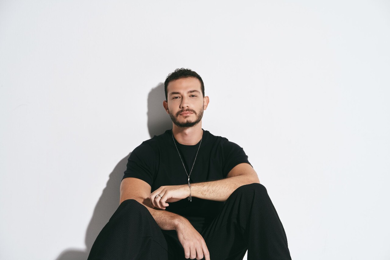 Duygulara dokunan şarkı ile aşkın derinliklerine yolculuk