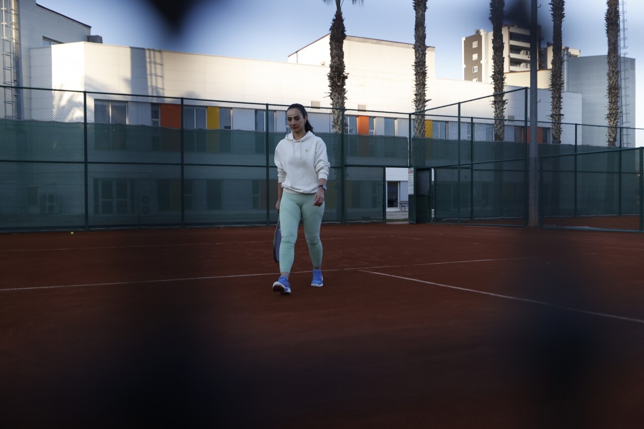 Futbolu bırakıp başladığı teniste dünya şampiyonluğu yolunda raket sallayacak