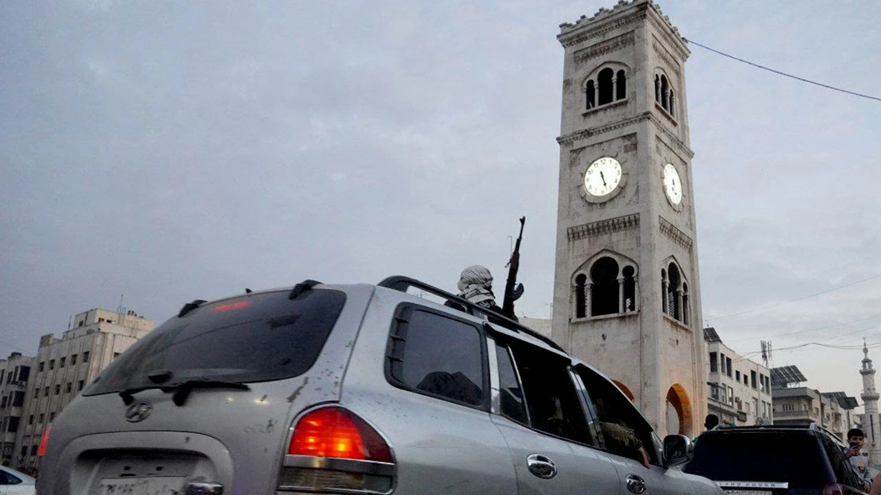 Rejim karşıtı silahlı gruplar Humus kent merkezinin iç kesimlerine ulaştı
