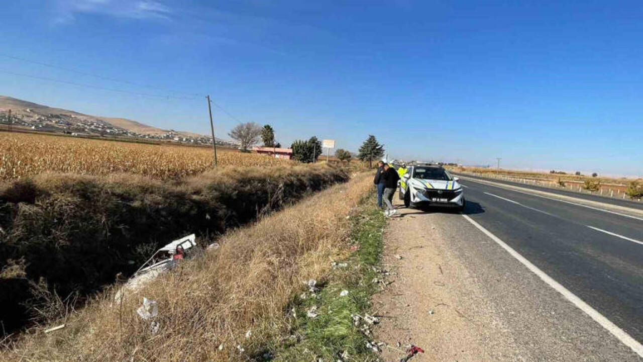 Şanlıurfa'da sulama kanalına devrilen otomobildeki 5 kişi yaralandı