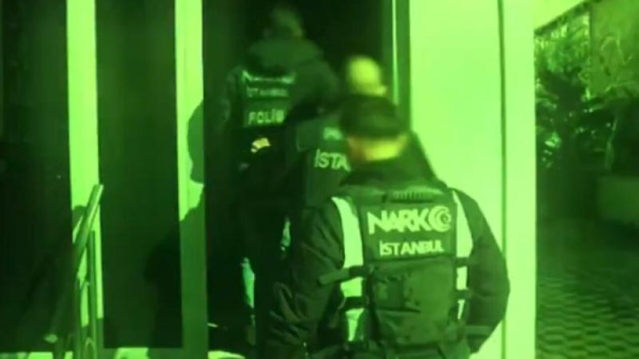 İstanbul'da zehir tacirlerine operasyon: 8 tutuklama