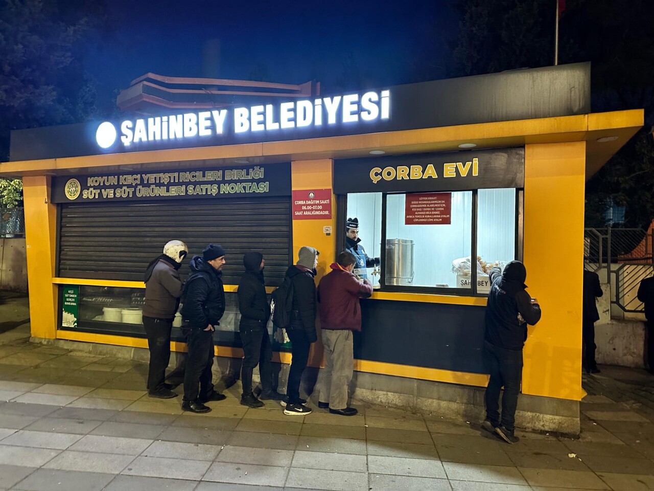 Şahinbey Belediyesi'nden vatandaşın içini ısıtan ikram
