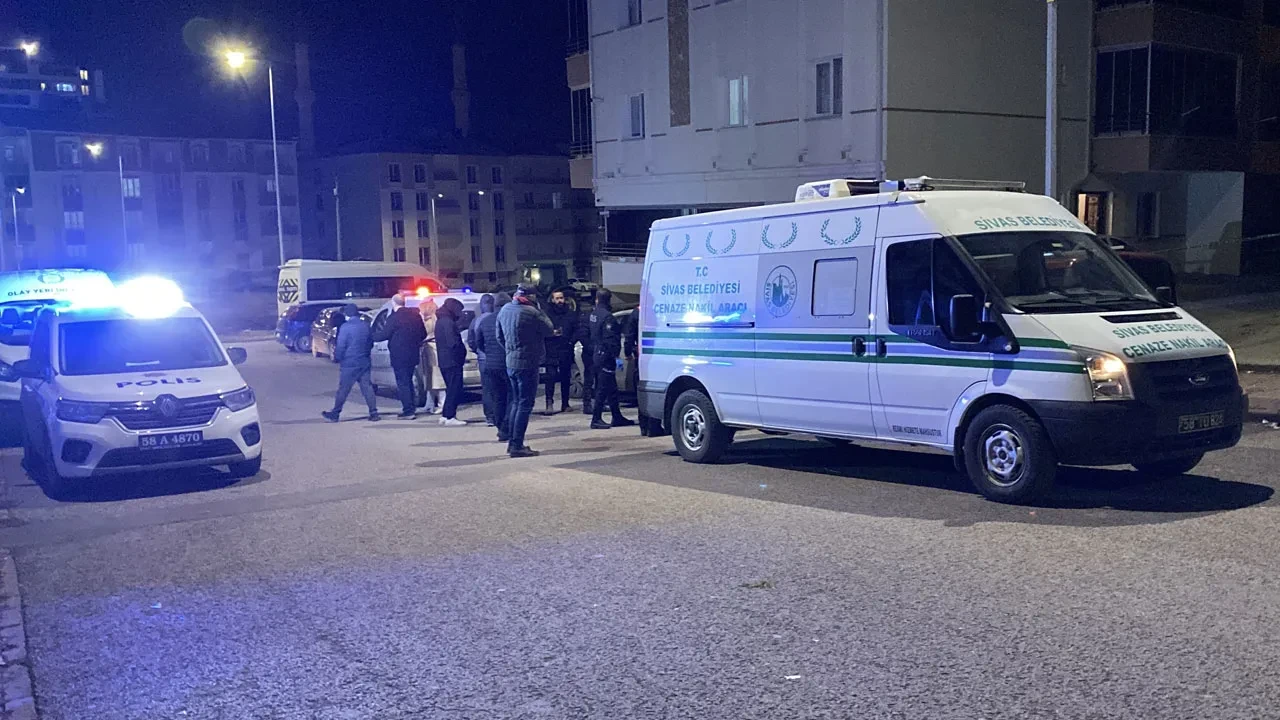 Sivas'ta aile faciası! Annesini poşetle boğdu ikiz kardeşini tabancayla öldürdü