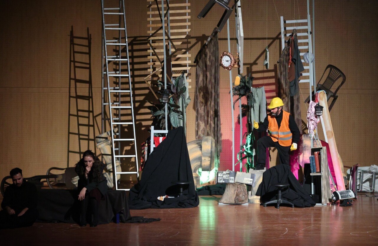 Asrın felaketine saygı ve dayanışma: Son 72 saat tiyatro gösterisi