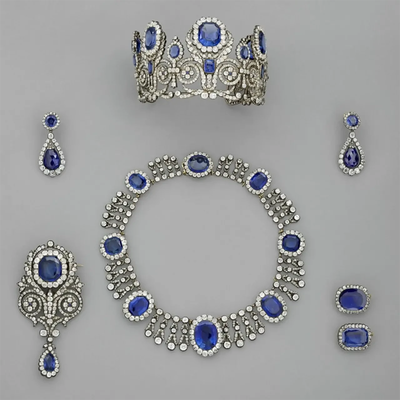 Louvre Müzesi’nde Şok Soygun! Çalınan Mücevherler ve Efsanevi Eserler Ortadan Kayboldu 12