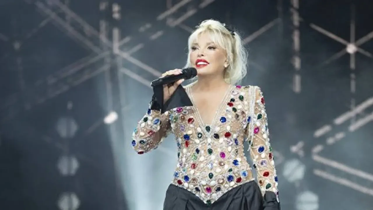 Ajda Pekkan’dan hayranlarına: 'Siz evlendiniz, ben evde kaldım!' 1