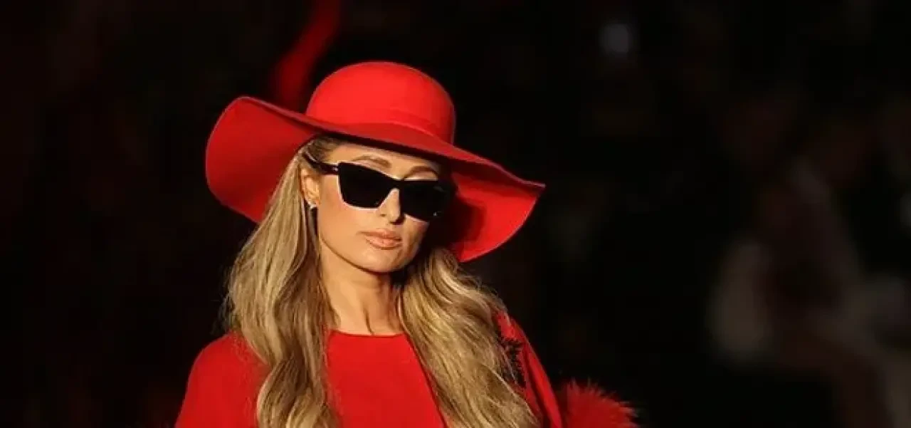 Türk şarkıcı Hatice’ye Paris Hilton sürprizi! 2