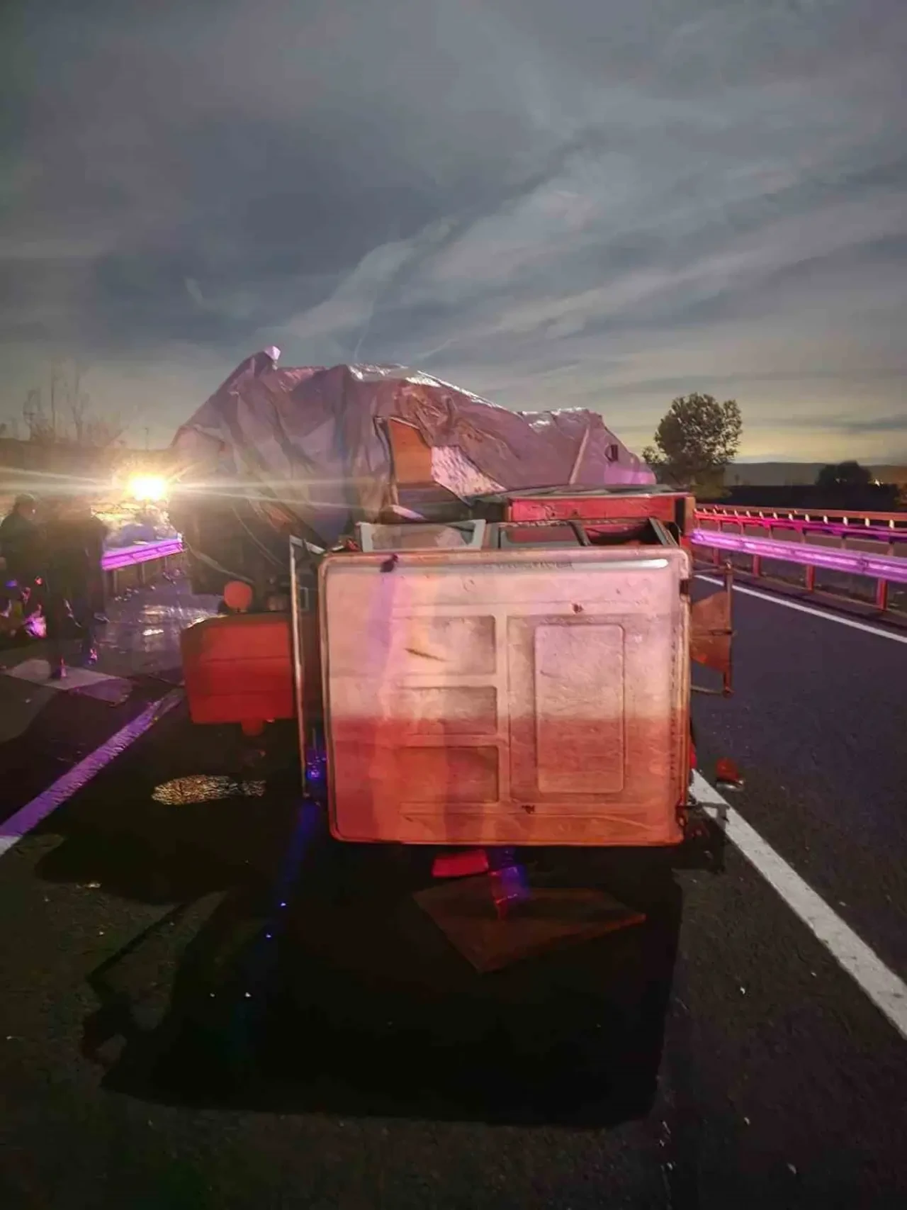 Traktör ve araç kafa kafaya geldi! 2