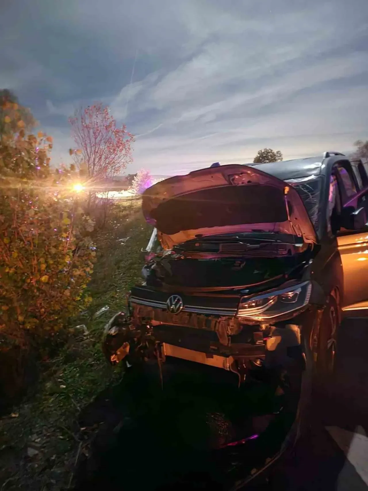 Traktör ve araç kafa kafaya geldi! 3