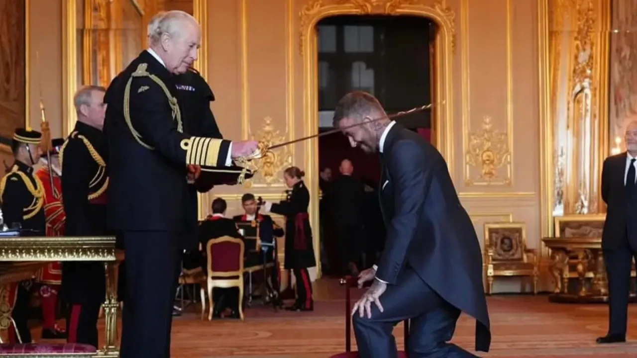 Futbolun prensi David Beckham artık gerçek şövalye! 2