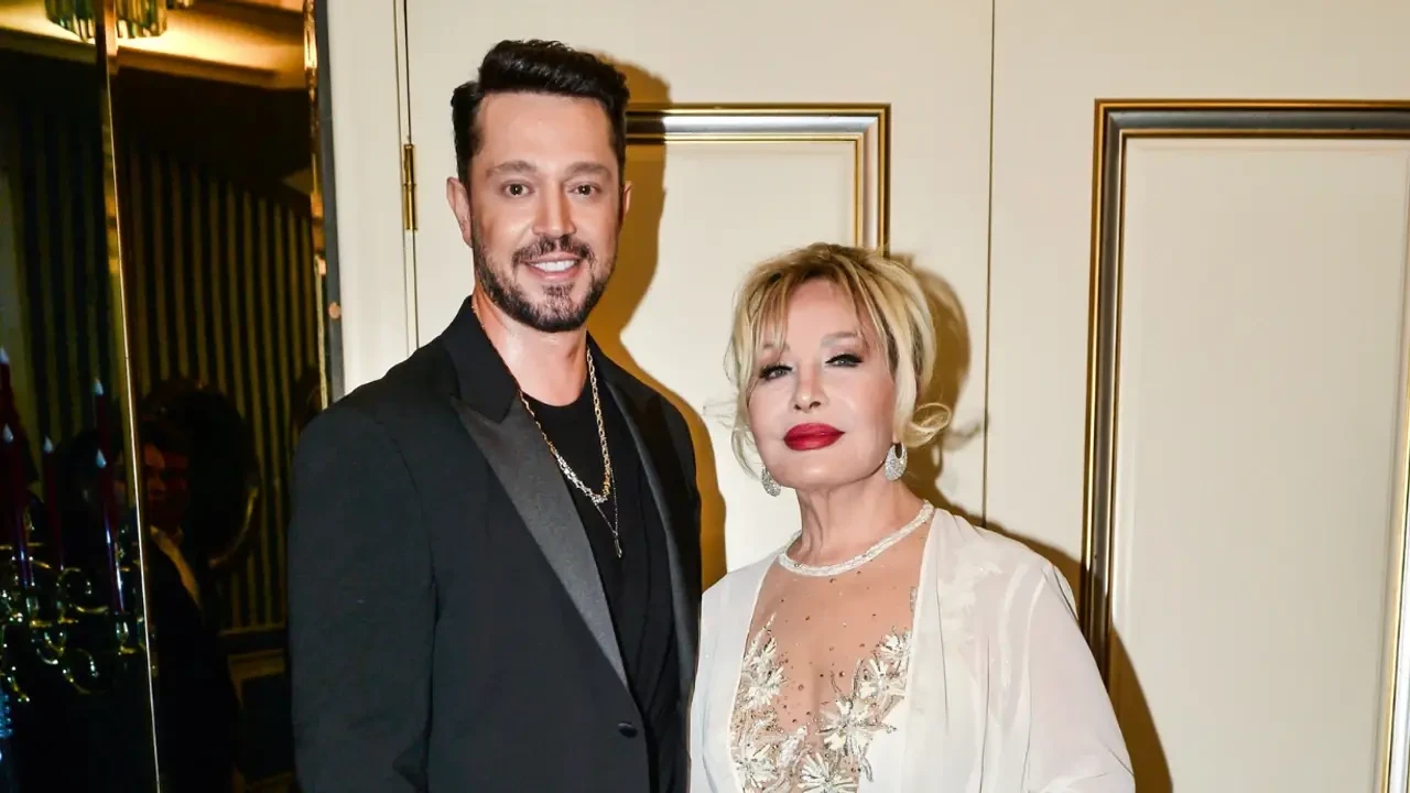 Emel Sayın ve Murat Boz’un büyüleyen buluşması herkesi mest etti! 2