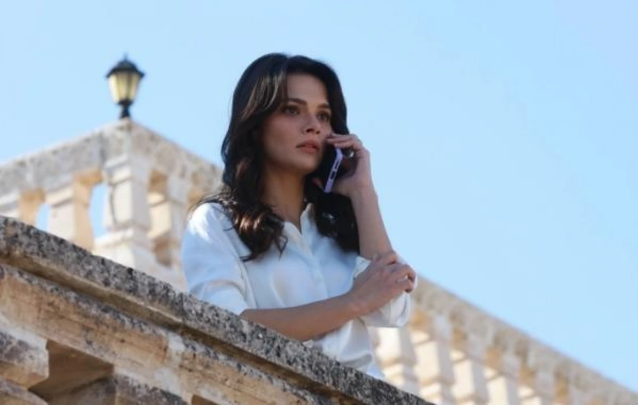 Uzak Şehir Alya Kimdir, Gerçek Adı? Sinem Ünsal Kim, Evli Mi, Kaç Yaşında, Nereli? Detaylar!