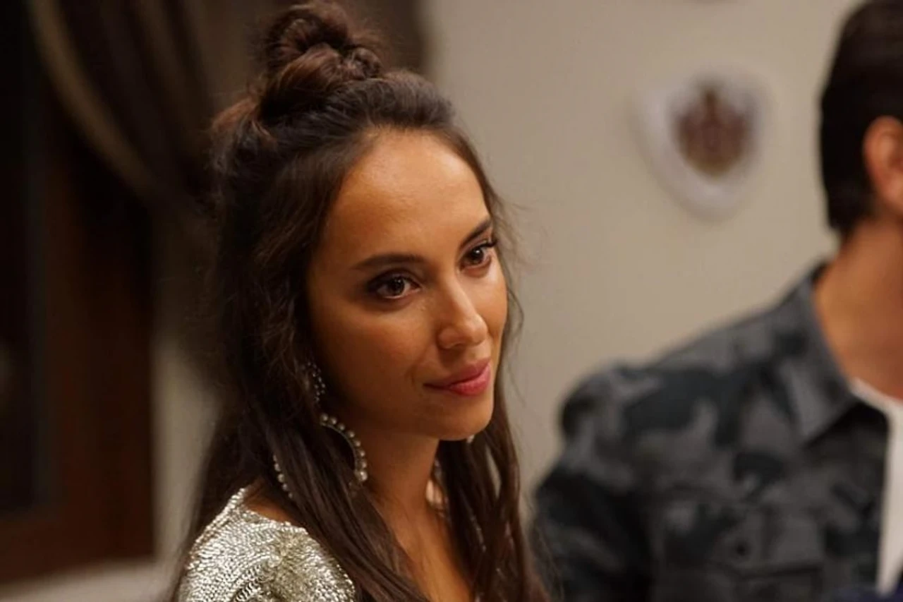 Çağatay Ulusoy’un Eski Aşkı Duygu Sarışın’ın Aşkı Belli Oldu! Mete Atatüre İle...