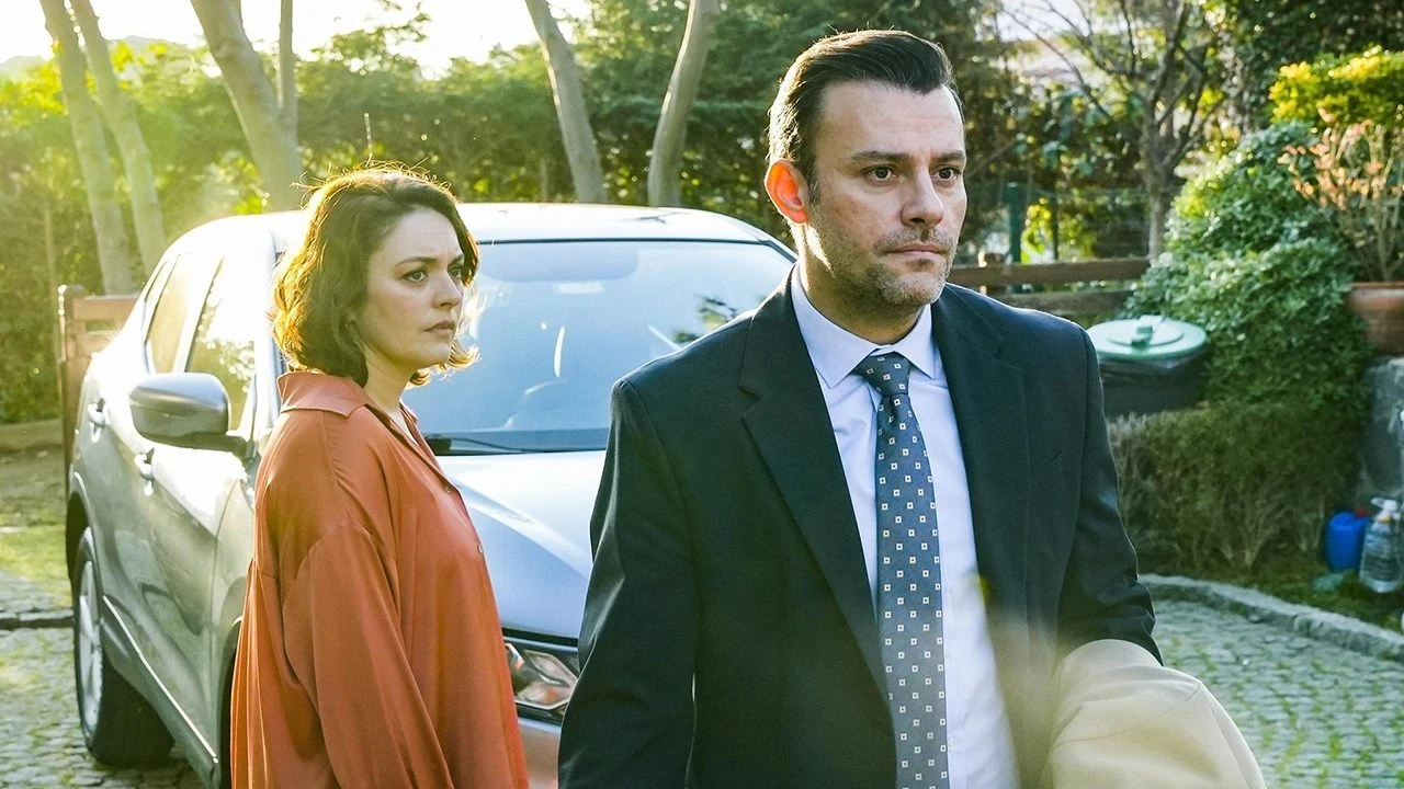 Başka Bir Gün Dizisinde Kim Kimdir? Ezgi Mola'nın Rolü ve Kayıp Eş Sırrı! Oyuncu Kadrosu ve Karakter Detayları!