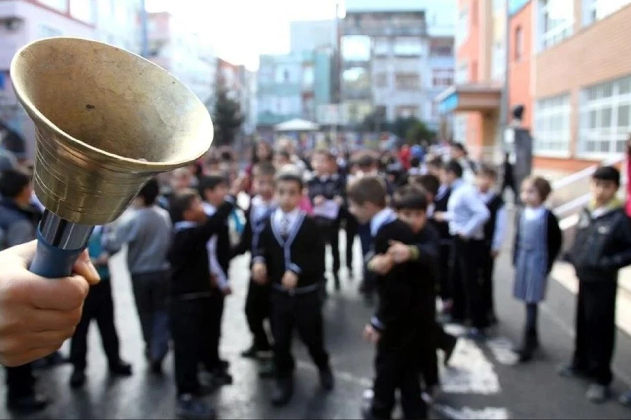 2025 Ara Tatil Tarihi || Nisan Ayı İkinci Ara Tatil Ne Zaman? MEB Çalışma Takvimi: Yarıyıl, Ara Tatil, Yaz Tatili Tarihleri!