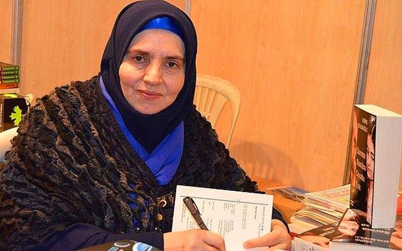 Emine Şenlikoğlu Kimdir, Aslen Nereli, Kaç Yaşında, Eserleri, Evli Mi, Çocuğu Var Mı?