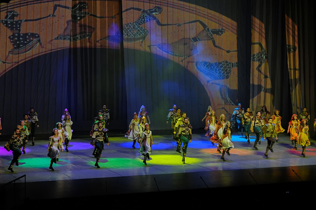 Anadolu Ateşi, 25 Yıldır Kültürel Zenginlikleri Sahneye Taşıyor: Troya'nın Dünya Turu Başlıyor