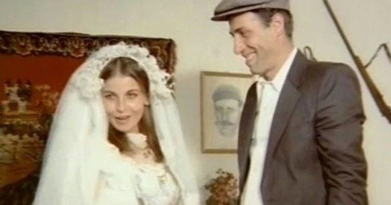 Çiçek Abbas ve Davaro Filmleriyle Türkiye'de Tanınan Pembe Mutlu Kimdir, Gerçek Adı Ne?