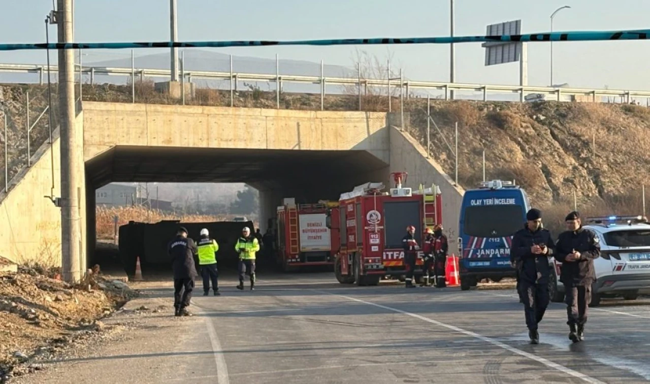 Denizli'de feci kaza: İşçi servisi devrildi ölü ve yaralılar var!